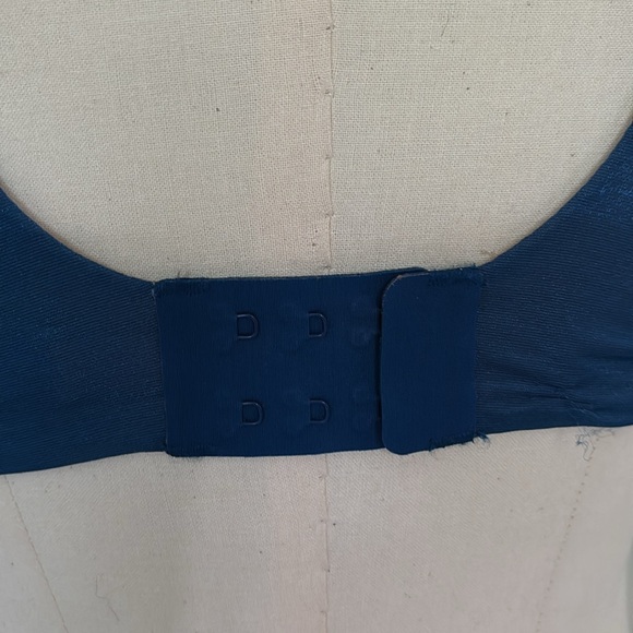 Victoria’s Secret Lined Perfect Coverage Bra Shimmer Blue Convertible Straps - Picture 7 of 11
